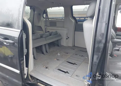 2009 Chrysler Town & Country Touring z USA, uszkodzony, nr VIN 2A8HR54119R521488